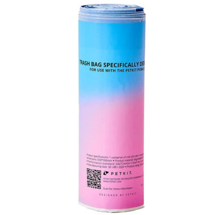 Cilindro formos pakuotė su rožinės ir mėlynos spalvos gradientu. Ant pakuotės yra užrašas „TRASH BAG SPECIFICALLY DESIGNED FOR USE WITH THE PETKIT PU“. Apačioje yra QR kodas ir „PETKIT“ prekės ženklas.