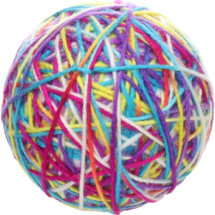 Ši nuotrauka vaizduoja spalvotą kamuoliuką, pagamintą iš susipynusių įvairių spalvų siūlų. Dominuoja tokios spalvos kaip geltona, mėlyna, rožinė, violetinė ir balta. Kamuoliukas atrodo purus ir tekstūruotas.